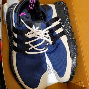 Adidas tennis shoes size 8 1/2